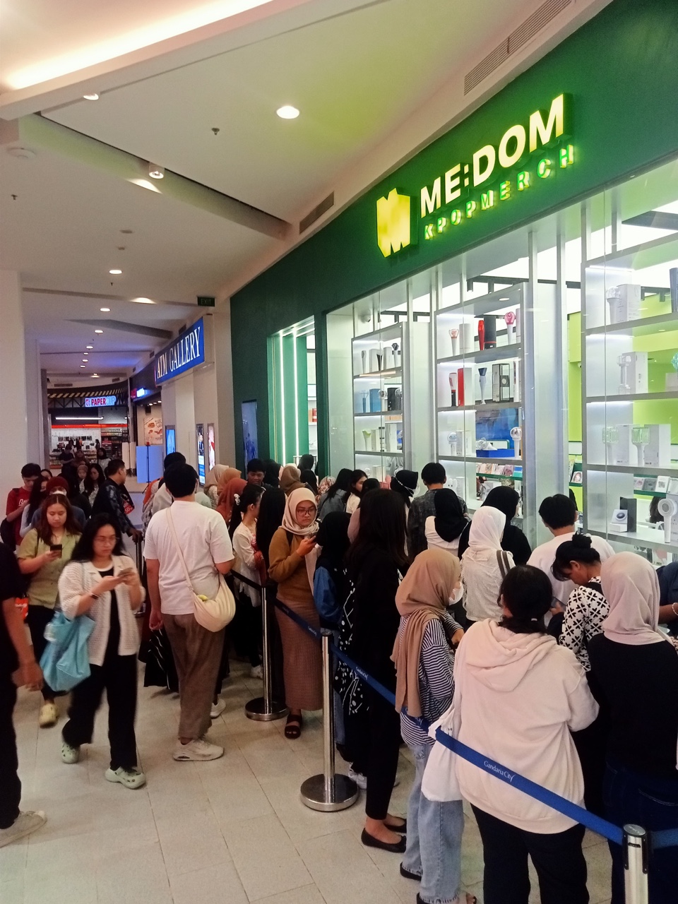 Department Store Entry Support